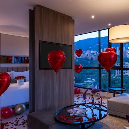 Hotel York Luxury Suites Medellin By Preferred Medellín Exterior foto A bedroom at the hotel