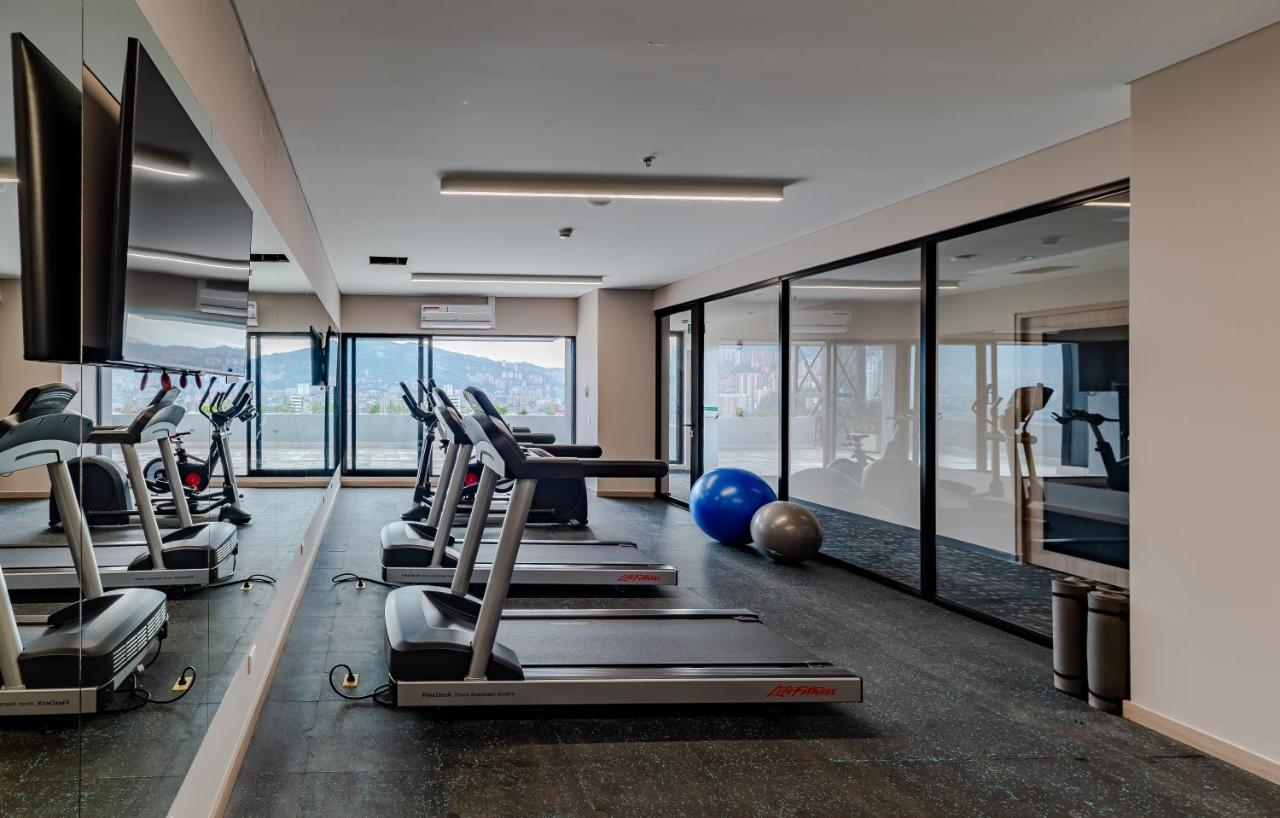 Hotel York Luxury Suites Medellin By Preferred Medellín Exterior foto The gym at the hotel