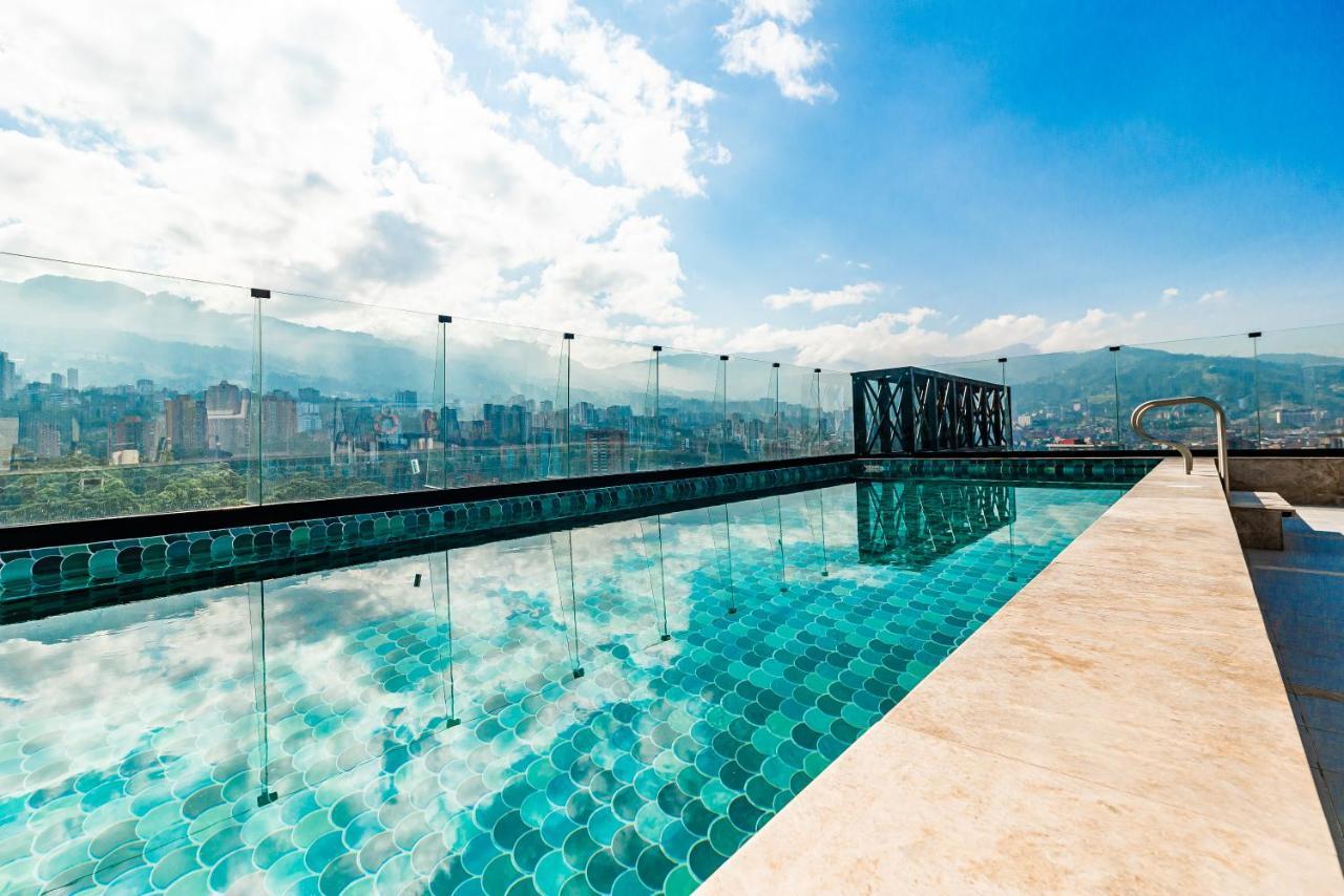 Hotel York Luxury Suites Medellin By Preferred Medellín Exterior foto Rooftop pool