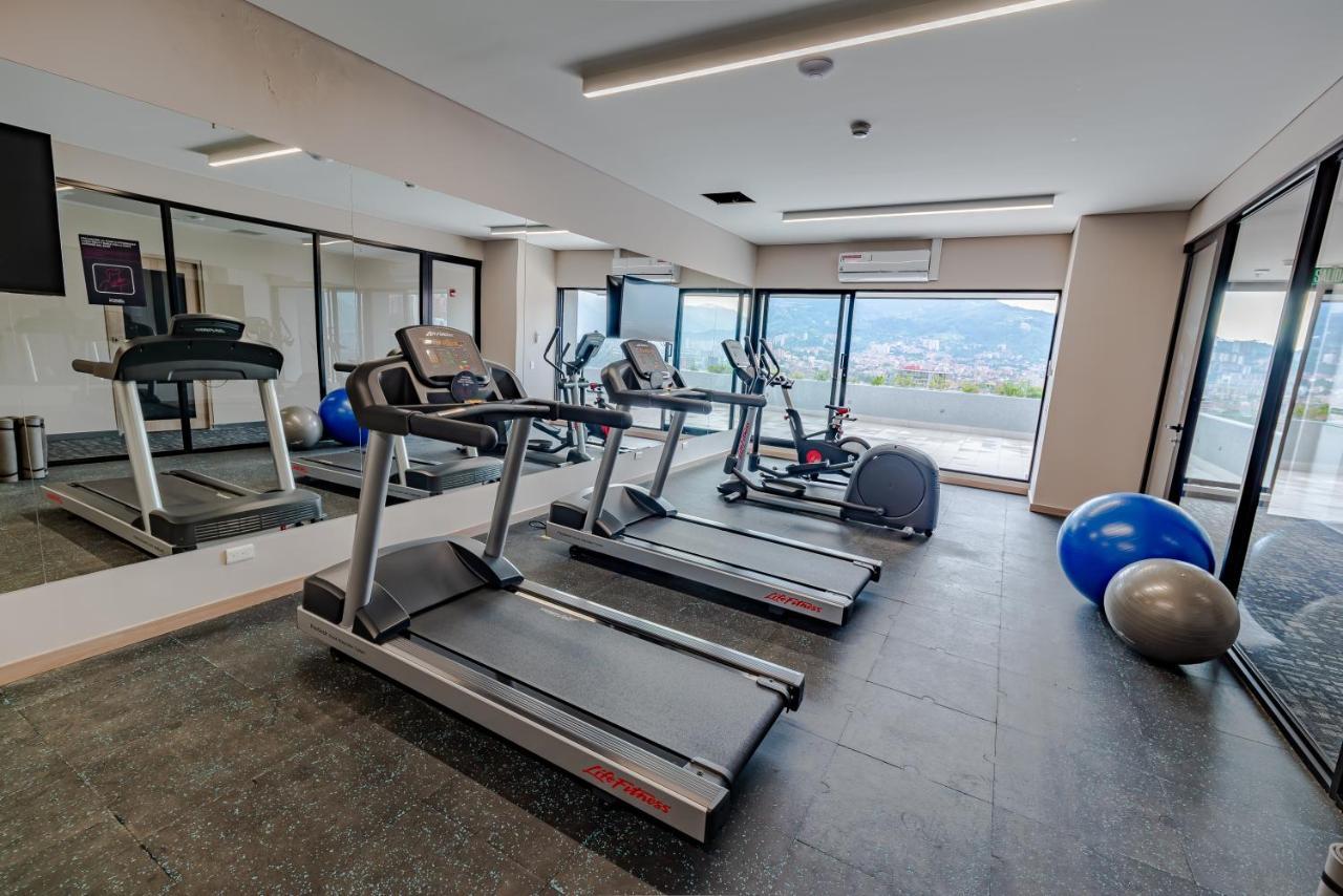 Hotel York Luxury Suites Medellin By Preferred Medellín Exterior foto The gym at the hotel