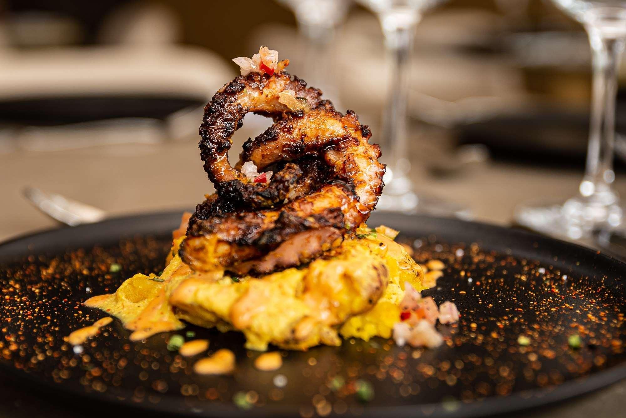 Hotel York Luxury Suites Medellin By Preferred Medellín Exterior foto Grilled octopus