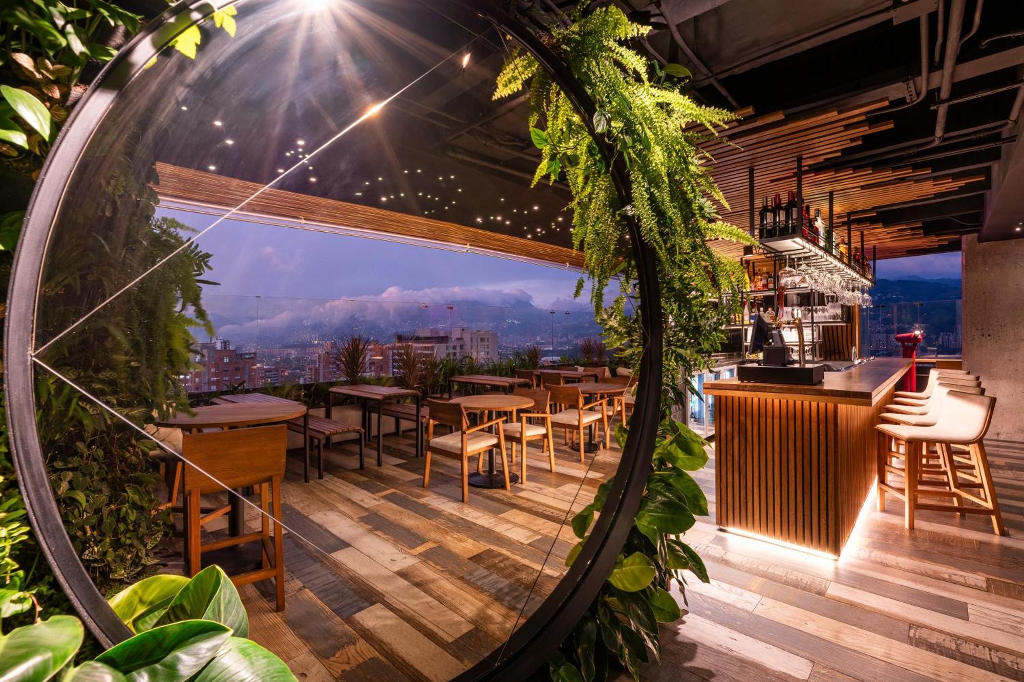 Hotel York Luxury Suites Medellin By Preferred Medellín Exterior foto The interior of the Starbucks Reserve Roastery in Kyoto, Japan