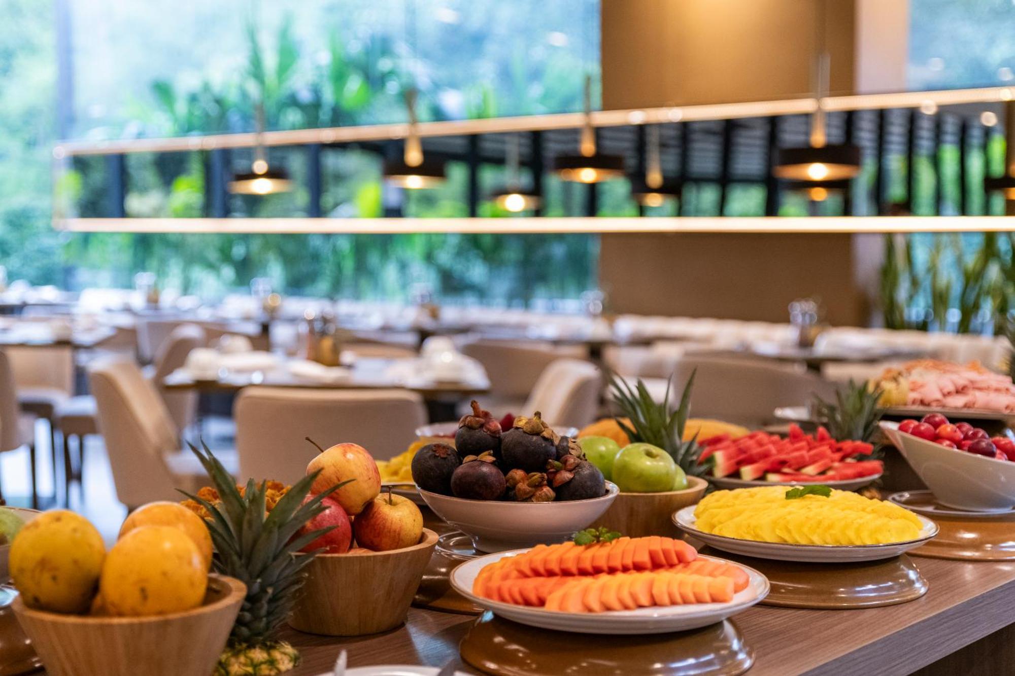 Hotel York Luxury Suites Medellin By Preferred Medellín Exterior foto A fruit salad buffet