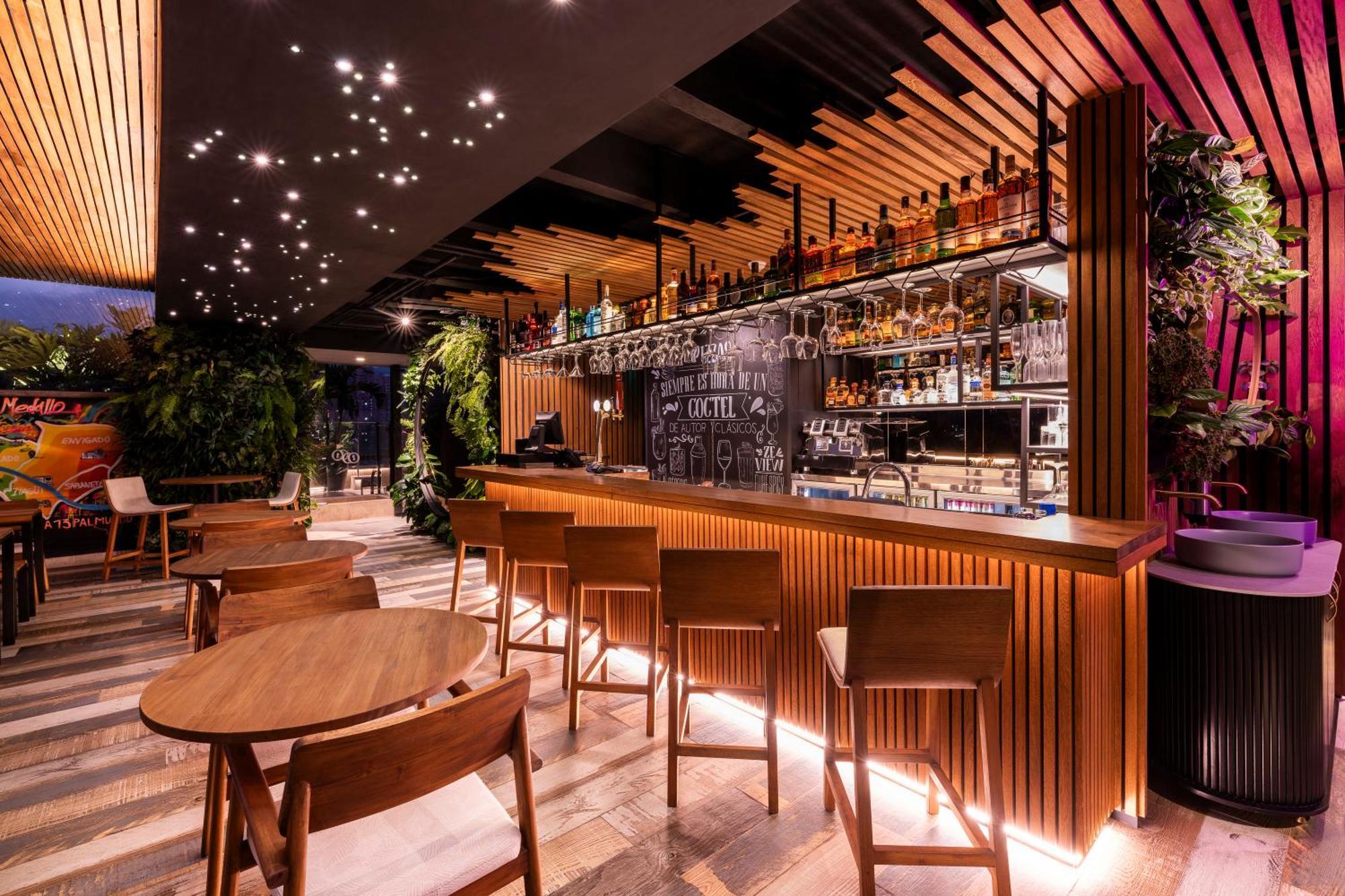 Hotel York Luxury Suites Medellin By Preferred Medellín Exterior foto The bar at the 101 Skybar
