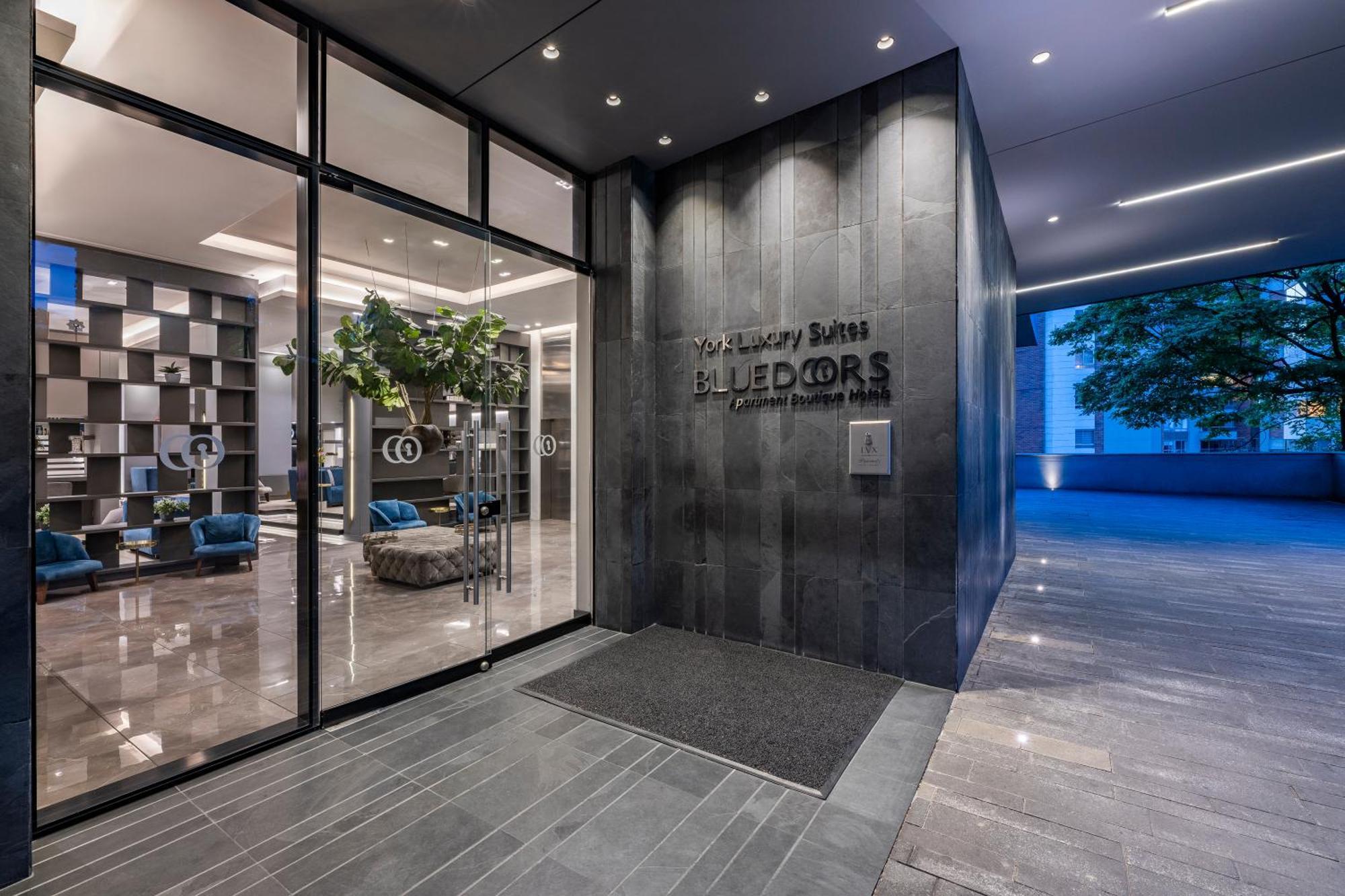 Hotel York Luxury Suites Medellin By Preferred Medellín Exterior foto Entrance of Bluecore