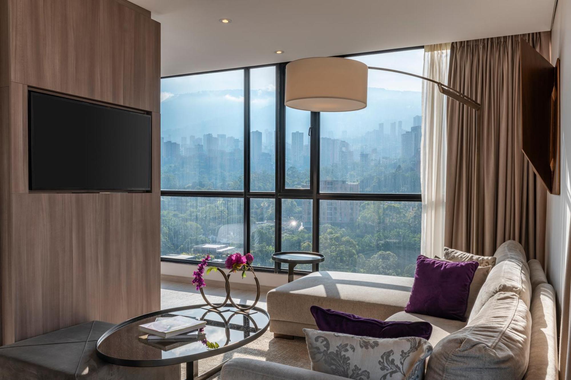 Hotel York Luxury Suites Medellin By Preferred Medellín Exterior foto A suite at the hotel