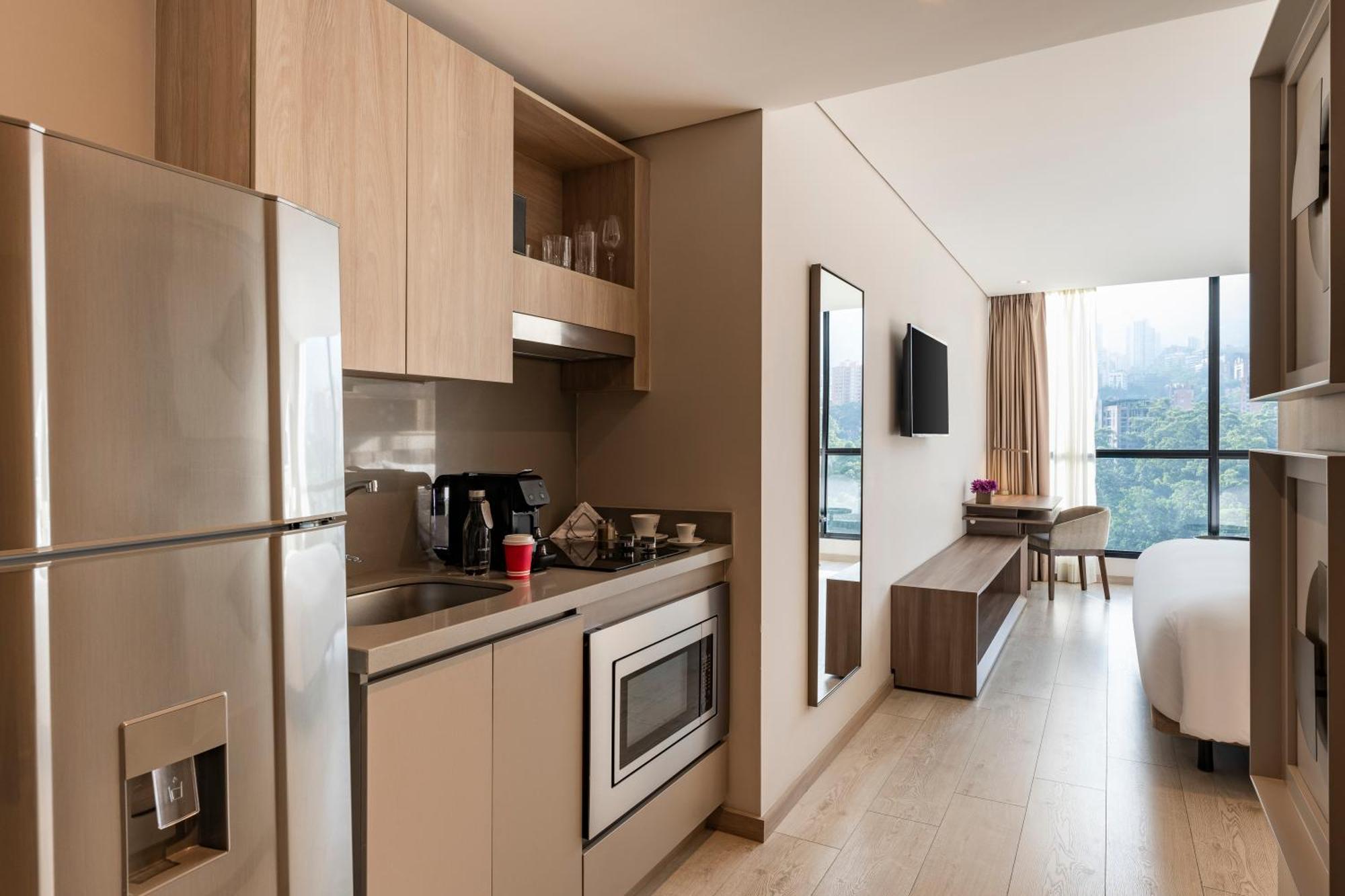 Hotel York Luxury Suites Medellin By Preferred Medellín Exterior foto Studio apartment with a kitchenette